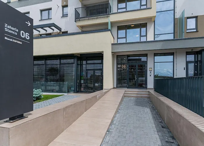 Coresi Modern Apartment